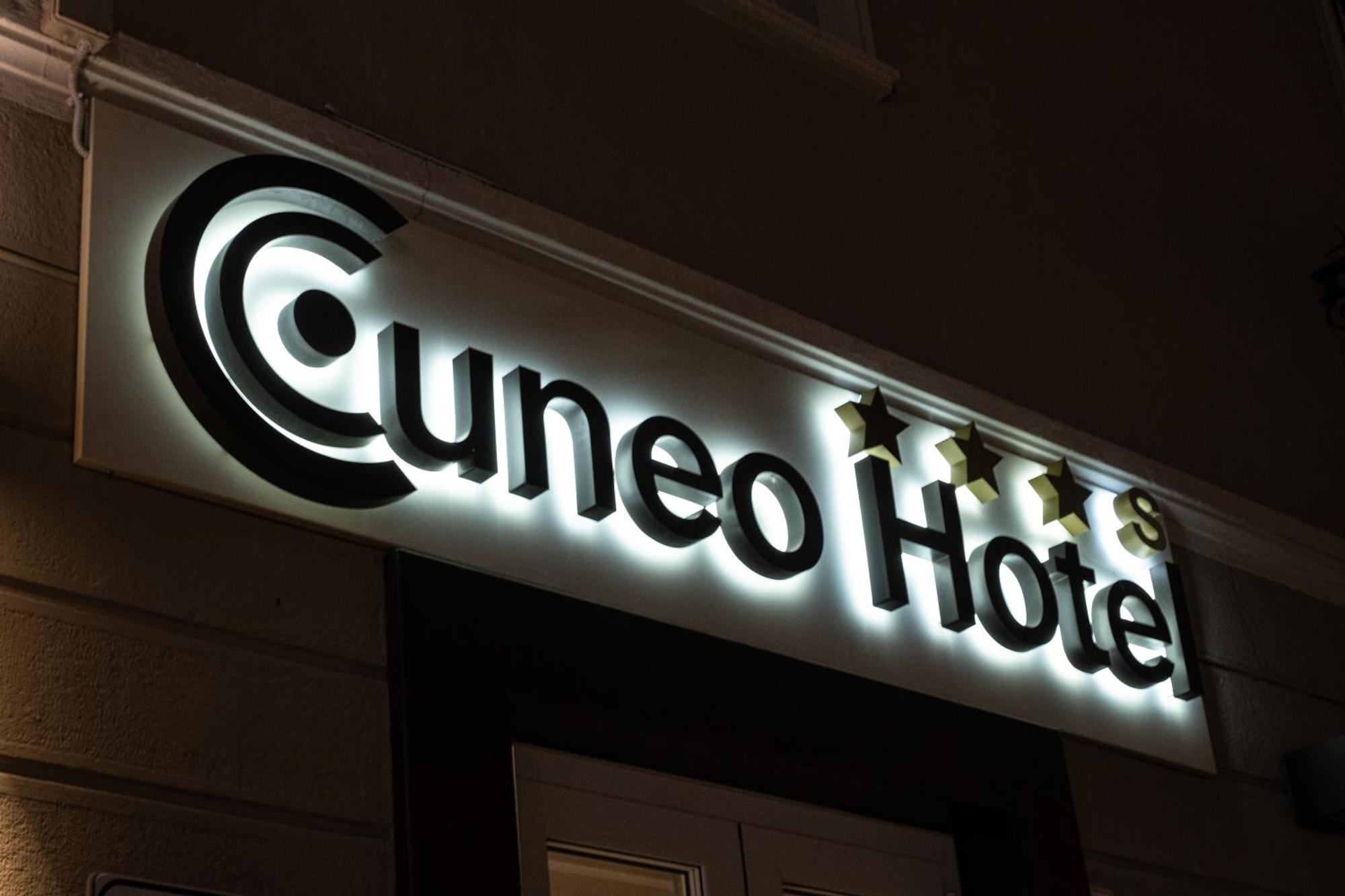 Cuneo Hotel Kültér fotó