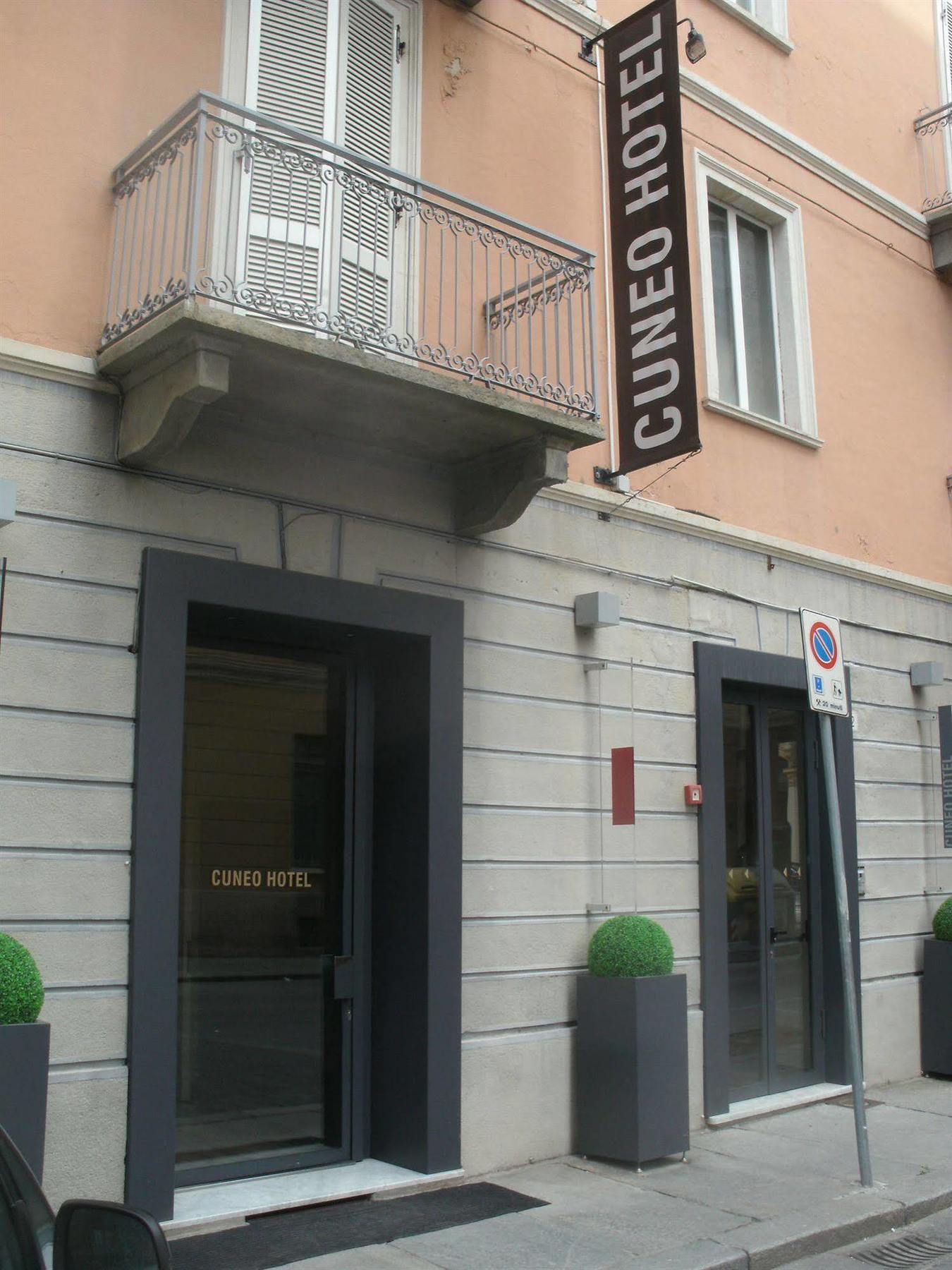 Cuneo Hotel Kültér fotó